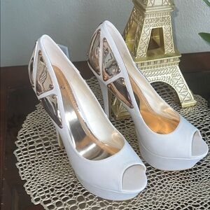 Shoe Dazzle Elegant White and Gold Heels